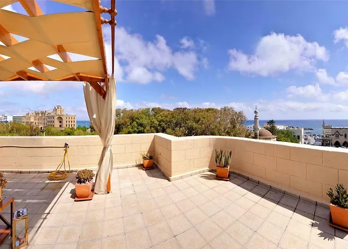 Center Penthouse - Medieval Town 10'- 2' *