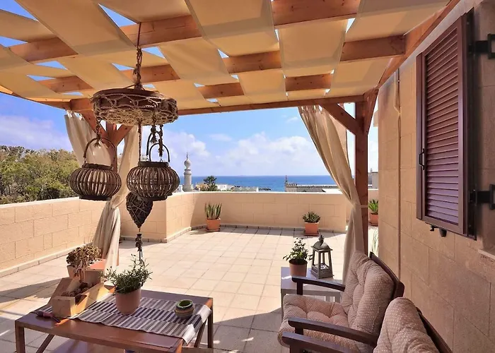 Center Penthouse - Medieval Town 10'- 2' *