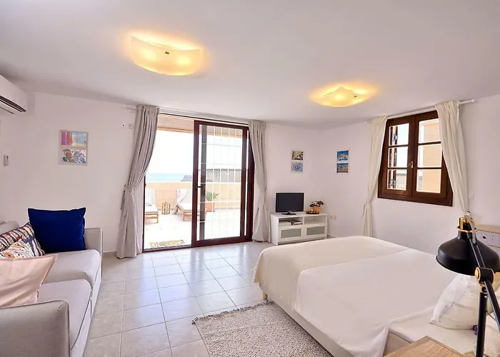 Center Penthouse - Medieval Town 10'- 2'