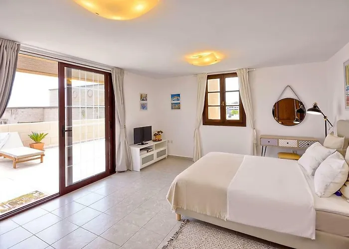 Center Penthouse - Medieval Town 10'- 2' *