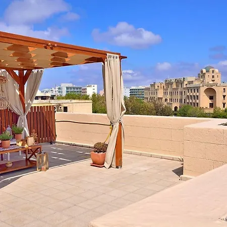 Center Penthouse - Medieval Town 10'- 2' شقة