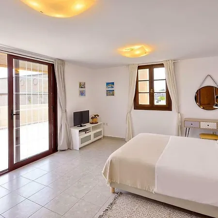 Center Penthouse - Medieval Town 10'- 2' *