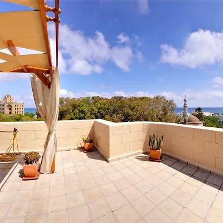 Center Penthouse - Medieval Town 10'- 2'